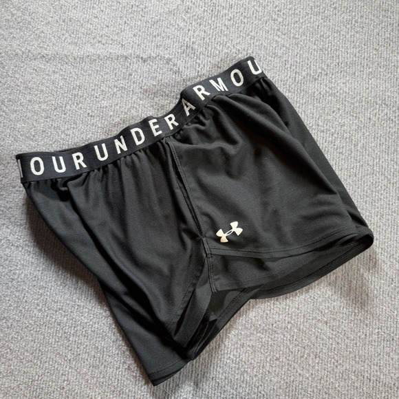 Under Armour Pants - Under Armour Womens PuPlay Up Twist Large Black Loose Shorts